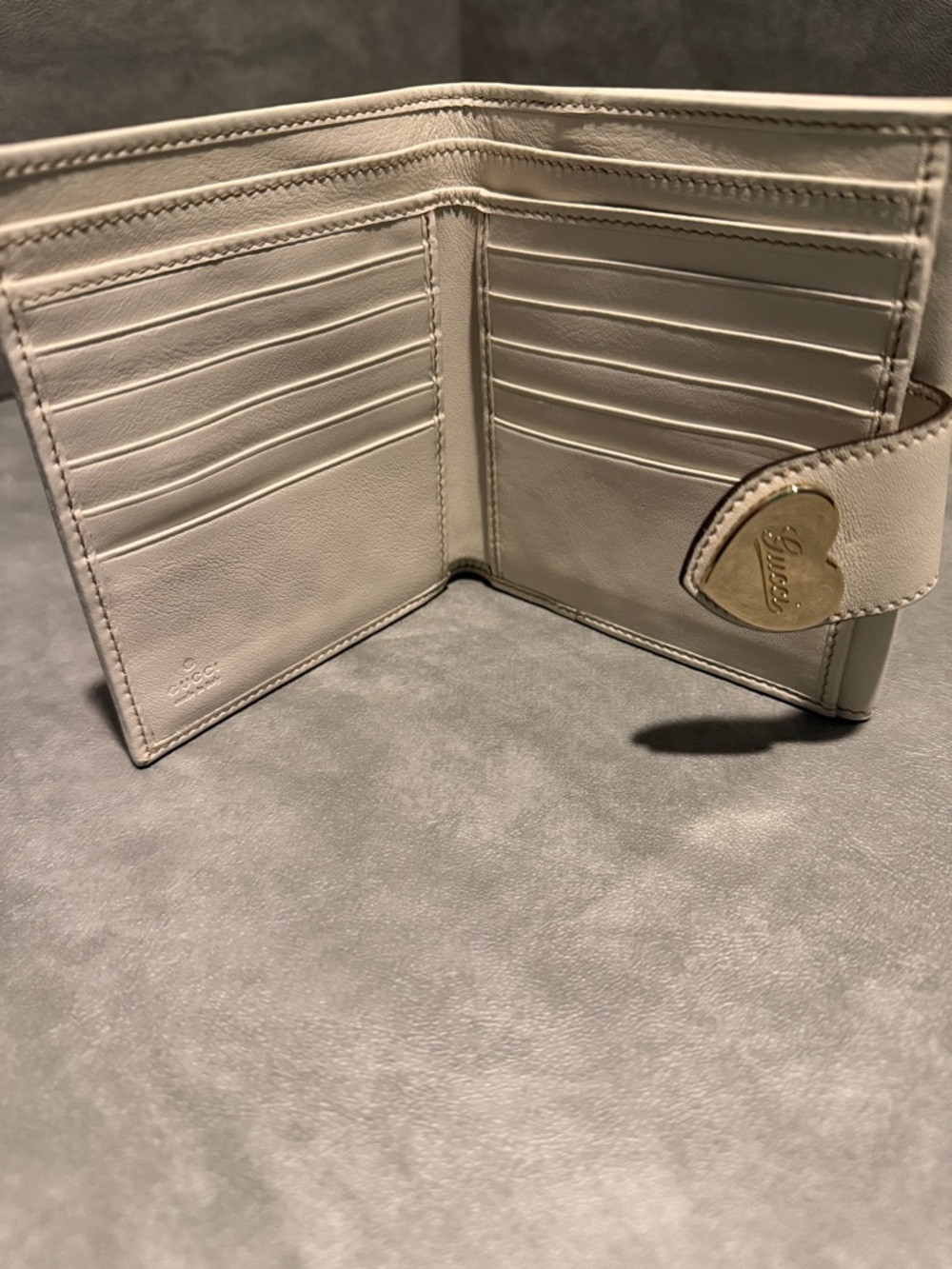 EUC Gucci Beige Monogram Compact Wallet w/ Heart Detail With Authenticity Cert - Picture 4 of 14